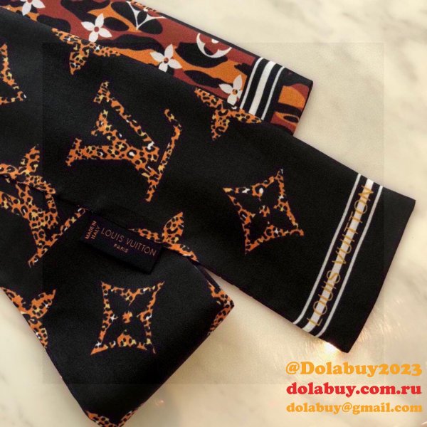 Louis Vuitton Luxury scarf for Sale Women's Scarves