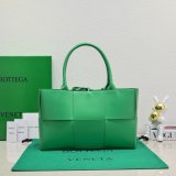 Luxury BOTTEGA VENETA Medium Arco Tote Bag 36CM