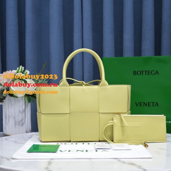 Luxury BOTTEGA VENETA Medium Arco Tote Bag 36CM